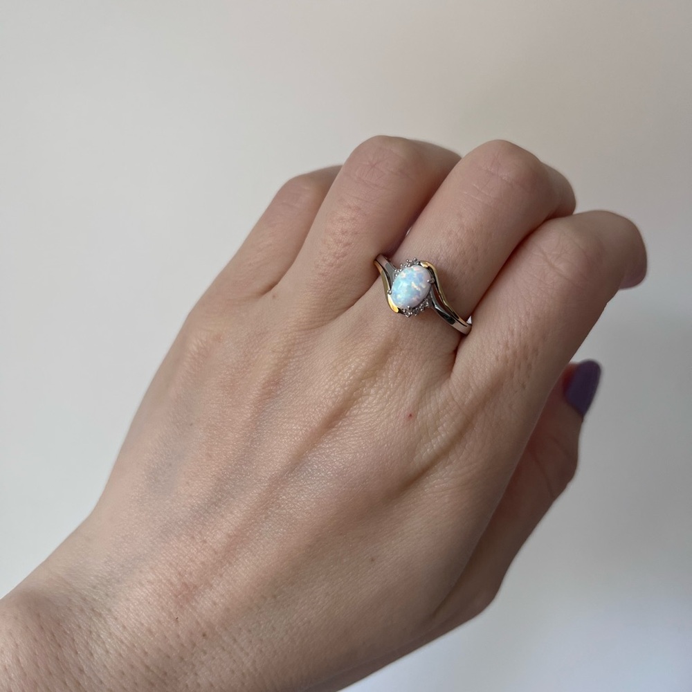 NWT 10K Gold White Opal & Diamond Ring